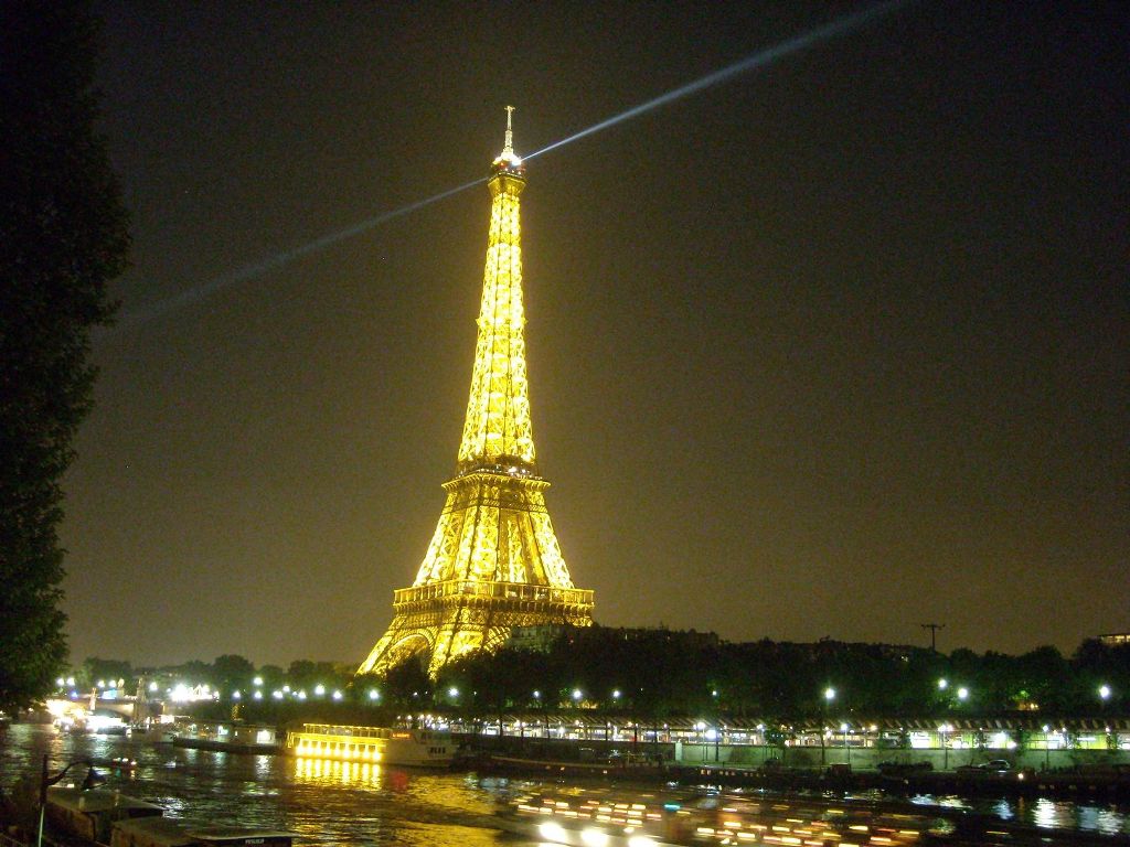 Tour Eiffel illuminata